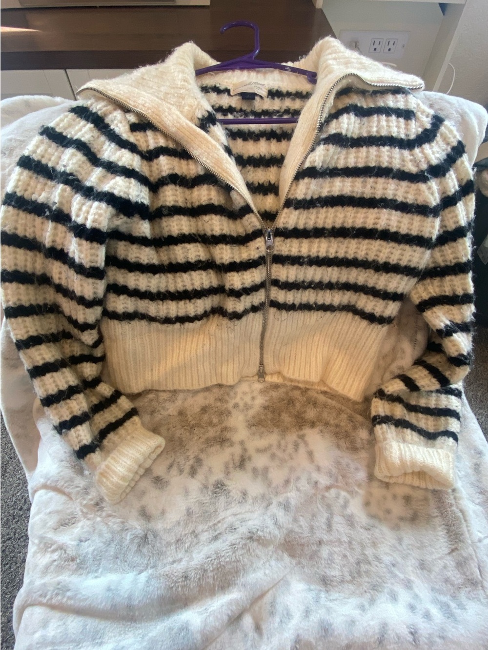 Universal Thread zip up sweater size small